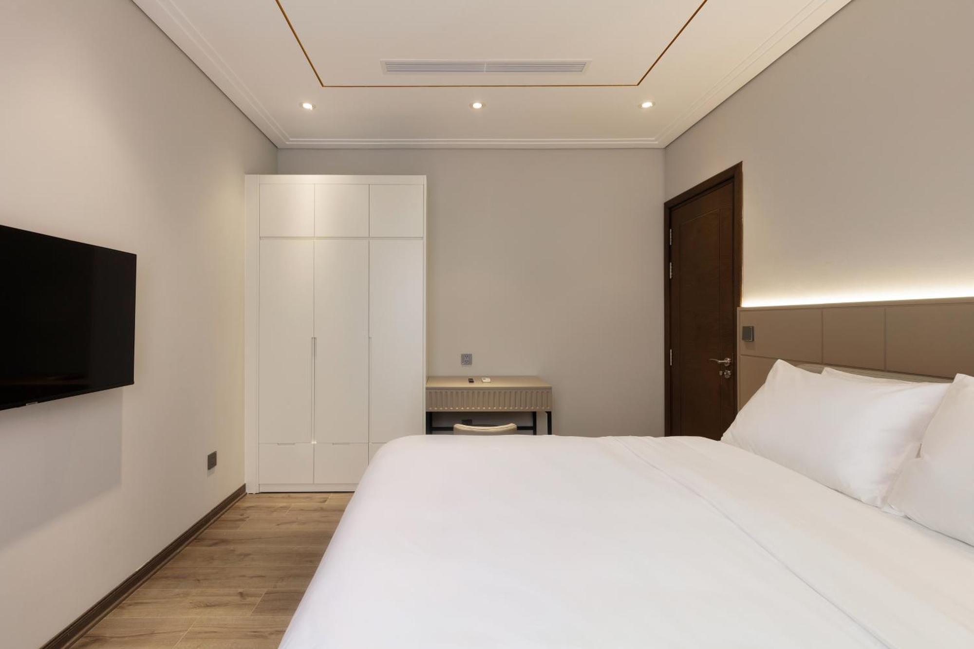 Neo Classic By The Lake Hanoi Exterior photo