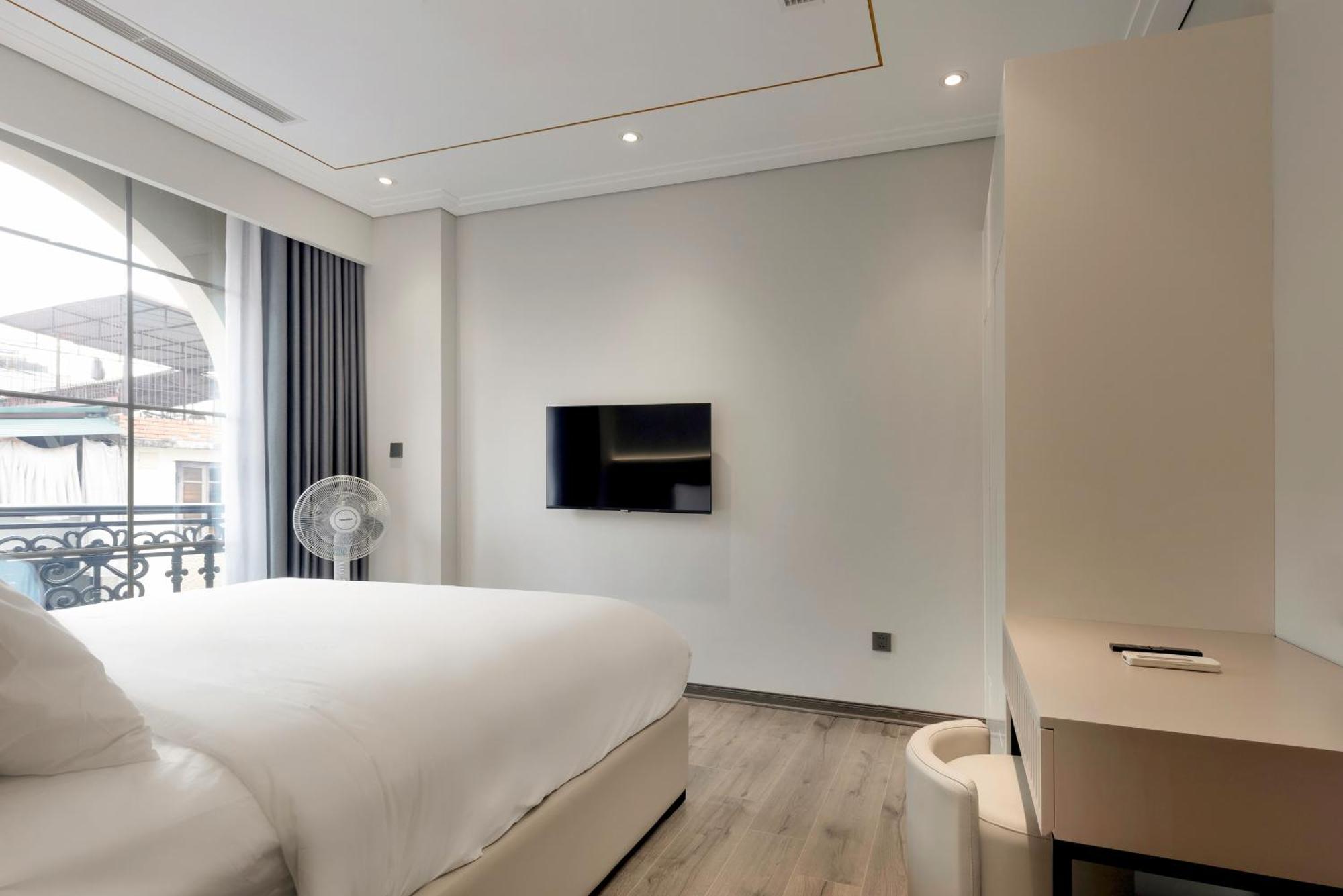Neo Classic By The Lake Hanoi Exterior photo